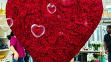 When words are not enough, we let 2000+ roses speak. ❤️ Giant Standing Heart - Made with love in Dubai.