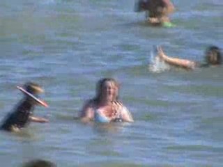 Moi et Cédric dans les vagues