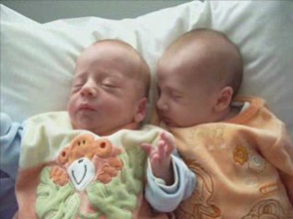 Mathis et célia 1er mois