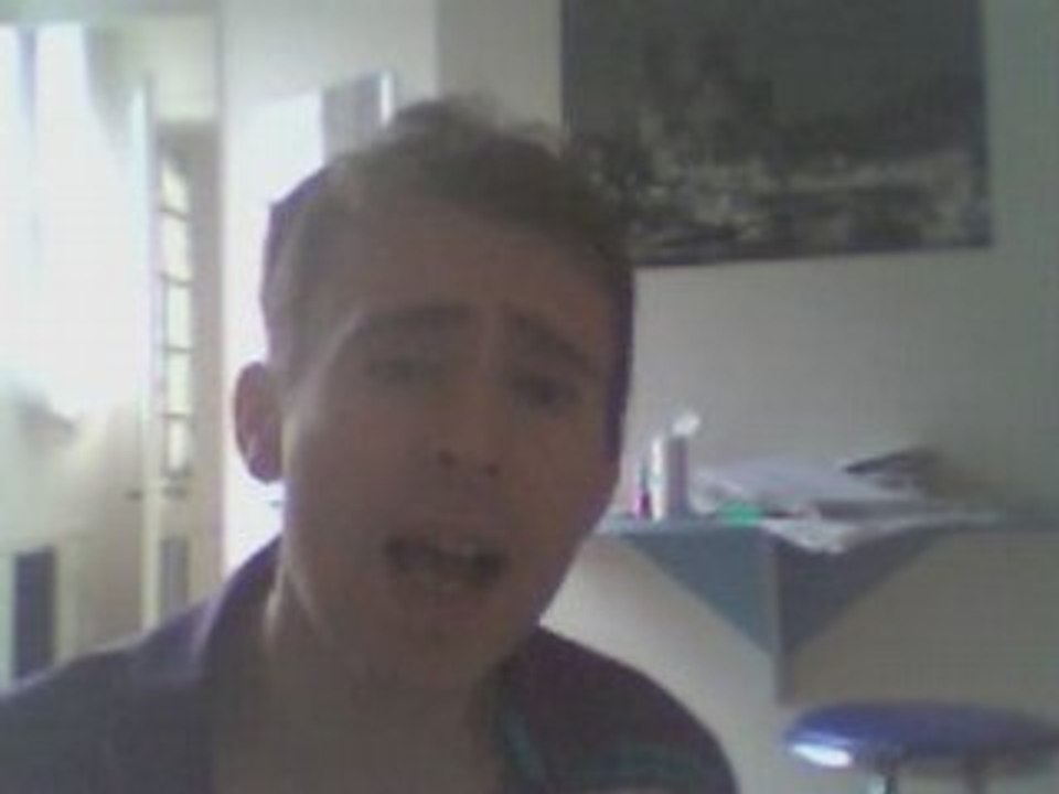 Wiwi égratigne "Tell me tell me tell me"