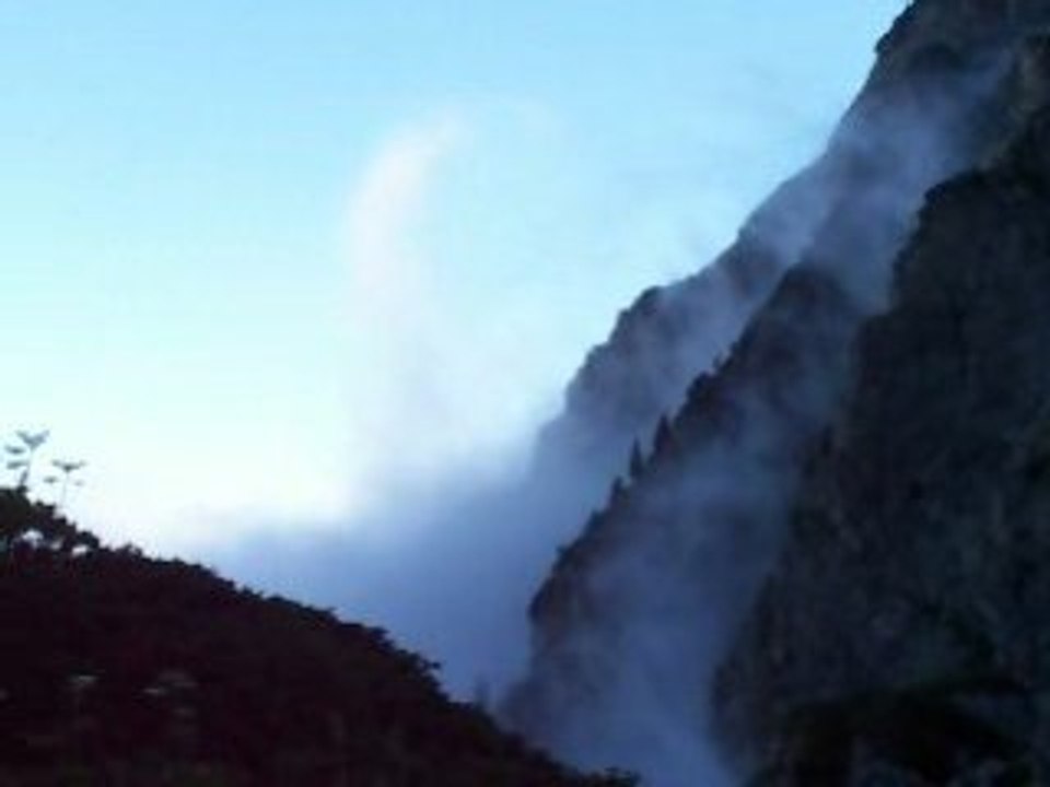 En sortant des nuages