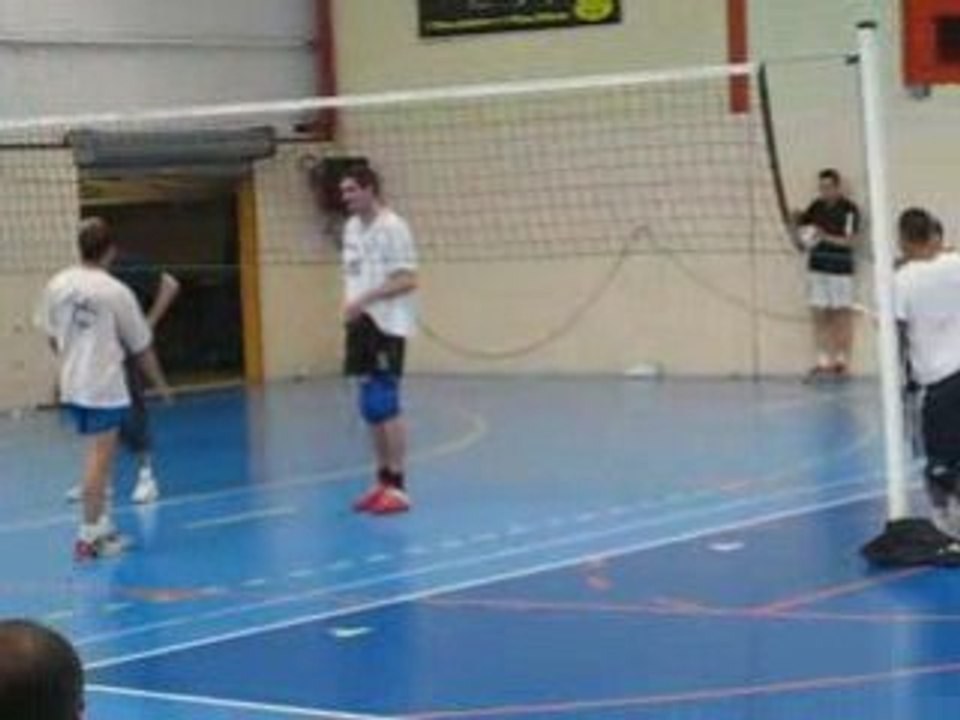 VOLLEY BABASS ATTAQUE MANCHETTE