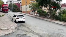 Kızıyla fırına giden babaya motosiklet çarptı! Sürücü arkasına bile bakmadan kaçtı