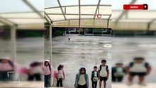 Hatay'da yağmur altında istiklal marşı okuyan ilkokul öğrencisi takdir topladı
