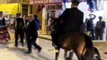 At ile gelin arabasının önünü kesen muhtar ilgi odağı oldu