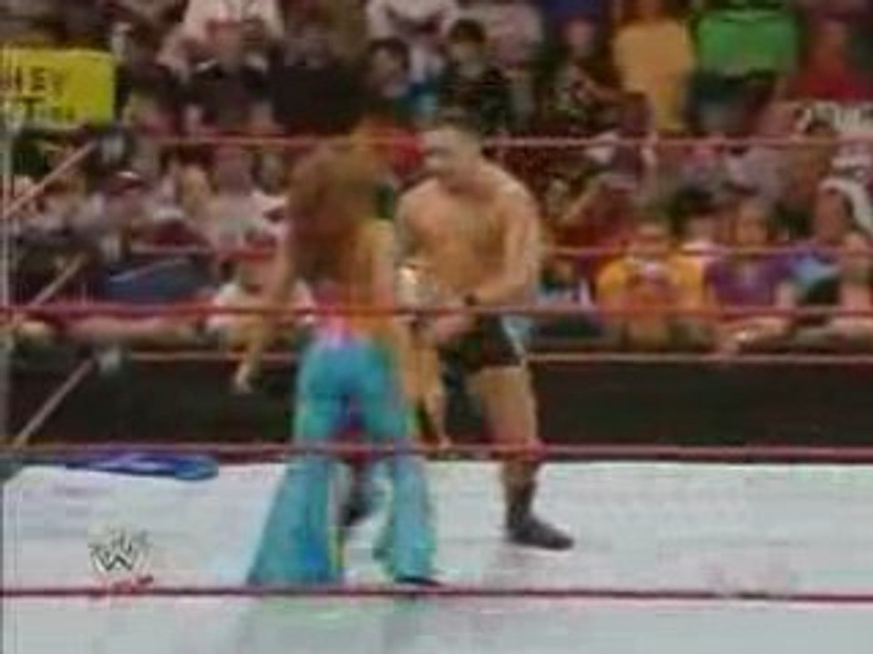 Raw 08.11.08 Santino Marella vs Mickie James