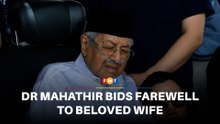 Dr Mahathir tears up as beloved wife is laid to rest