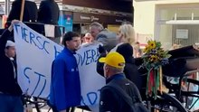 Stuttgart: Bürgermeister reißt Tierschützern Banner aus der Hand