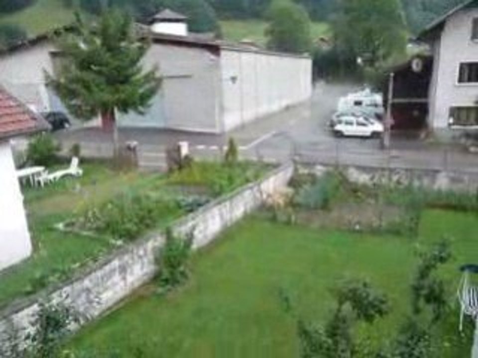Gaspard attend la fin de la pluie
