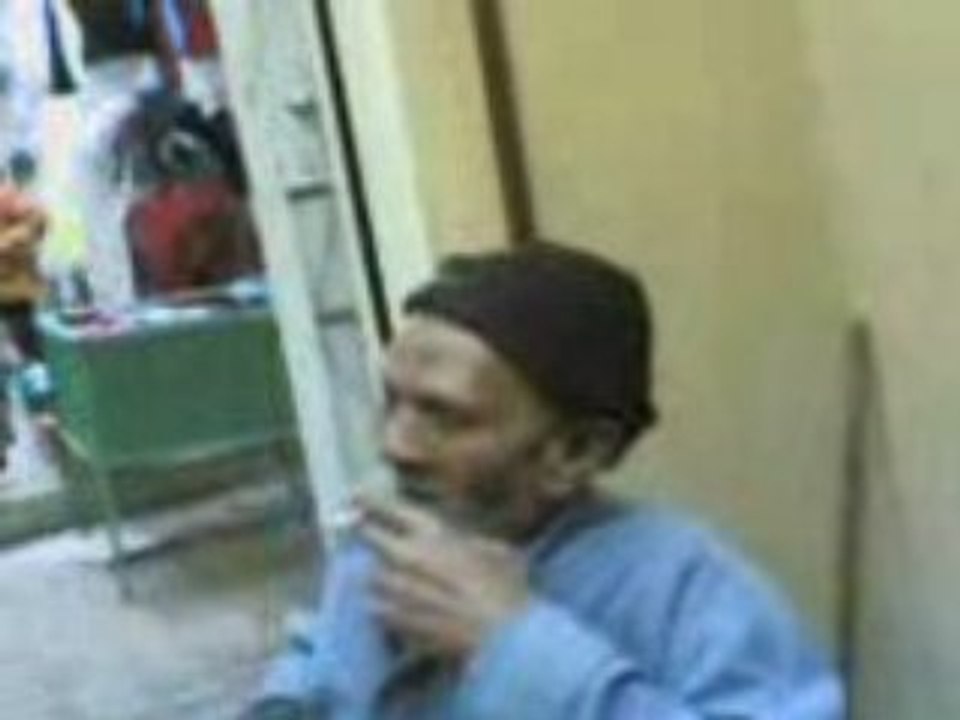 ...LE PAUVRE HOMME A EU TRES PEUR...