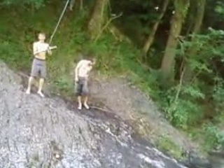 Johann a la rivière