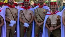 El Misterio del Gorro Rojo: ¿Por Qué los Militares?