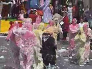 Mega mousse party defilé