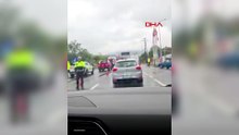 Minibüs ile çarpışan otomobil ikiye bölündü 1 kişi hayatını kaybetti