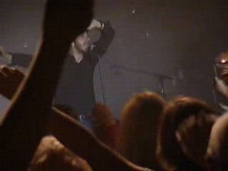 Patrick qui chante avec le public