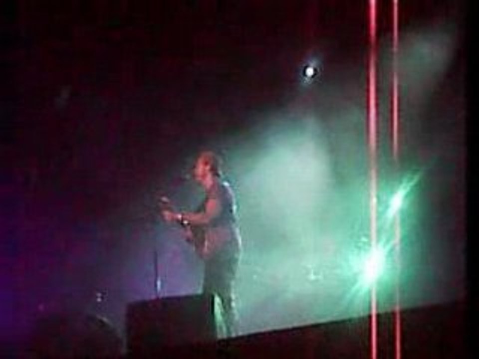 Christophe Maé singing No Woman No Cry de Bob Marley