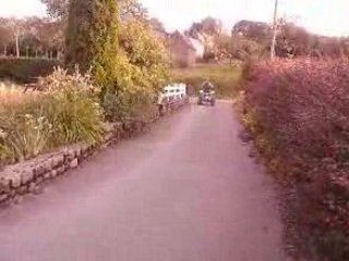 rogeurs fait du 2 roues au dessus du mur!!!