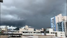 Nuvens carregadas chamam atenção de moradores de Cariacica