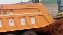 Kalimantan Mining Operations Pause Due to Heavy Rain | Heavy Machinery in Action