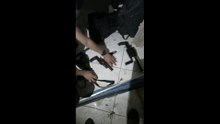 Policiais encontram armas na casa de suspeita de participar de assalto em Vitória