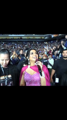 Shreya Ghoshal is singing Abhi Na Jao Chod Kar| Live In Concert