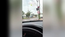 Motorista flagra homem urinando em ponto de ônibus no Centro de Cascavel