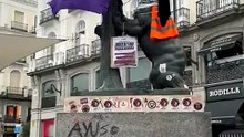 Estátua "Oso y el Madroño" vandalizada em Madrid. Há vídeo