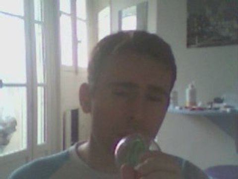 Wiwi égratigne Oserai je t'aimer