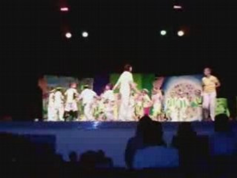 Spectacle de fin d'année 2007-2008 (part.1)