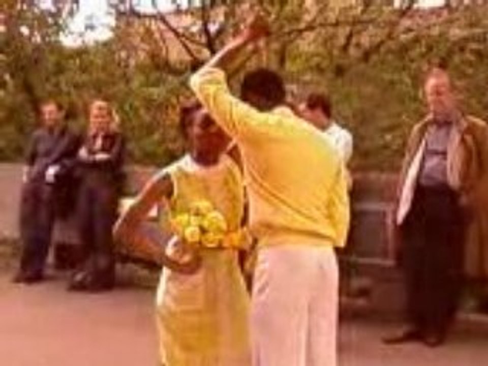 Yellow dancers