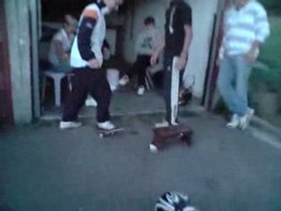 Rada qui se prend pour Jackass xDD
