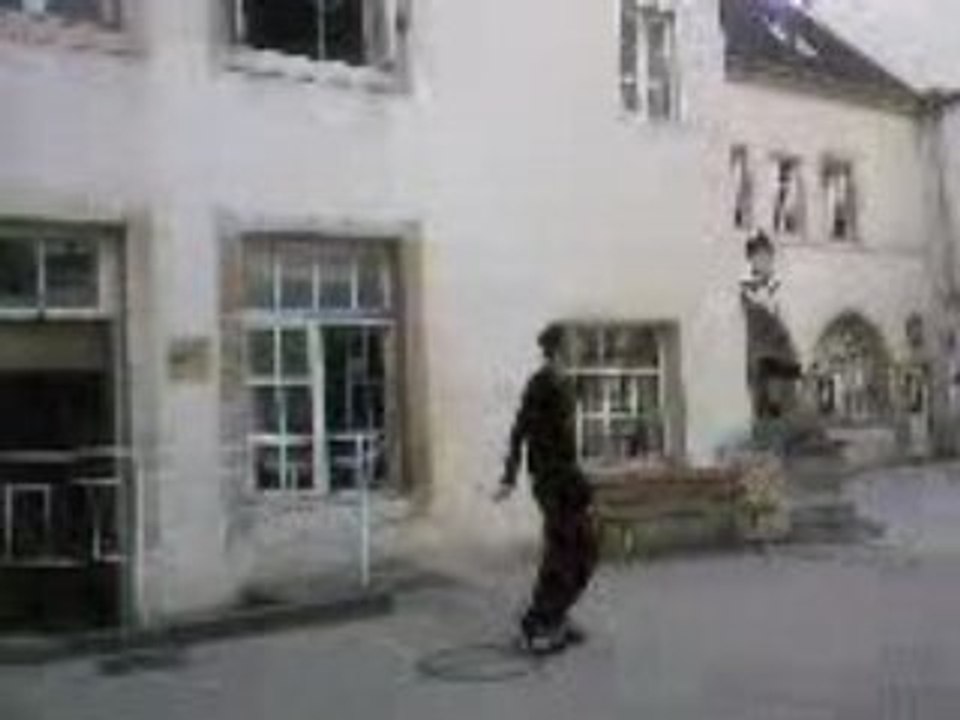 miaouss salto dans la cour des arcades