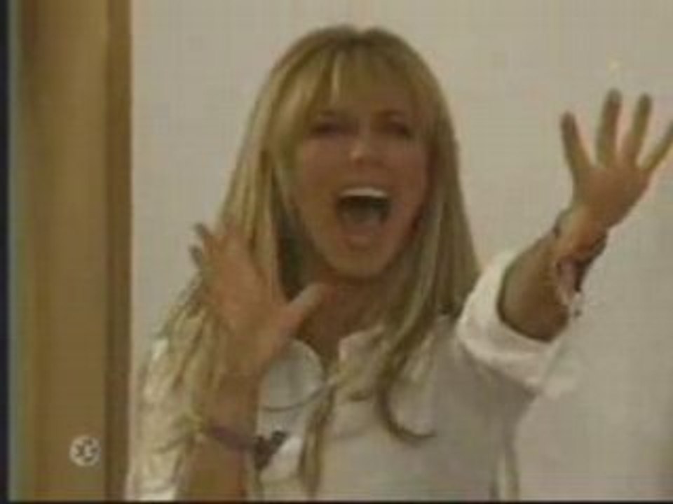 Rebelde - Mia se Pelea con Sol