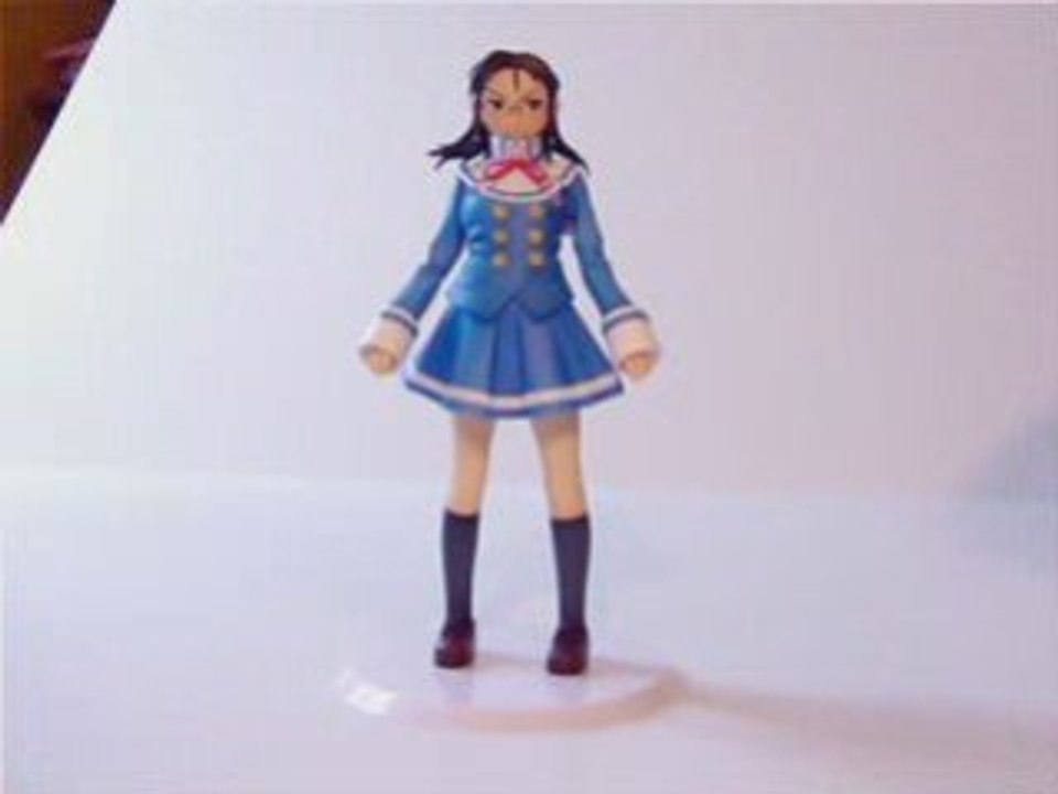 Chika Ogiué se déshabille