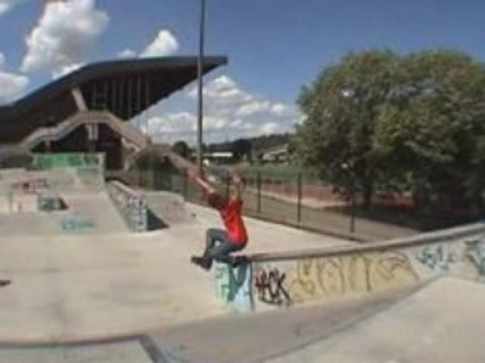 2008-08-15_19-44-49.MOV