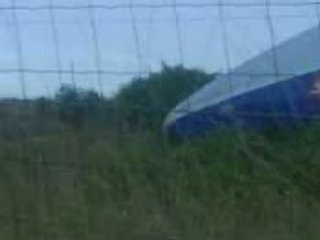 TGV PASSANT SOUS LE PONT QUI NE SERRE A RIEN