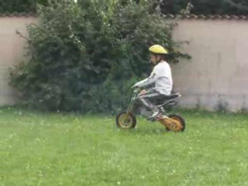 Sacha et sa moto