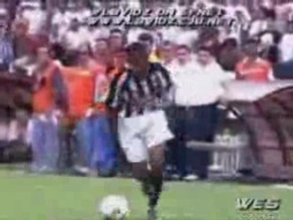 Robinho , kaka , c ronaldo , adriano , ronaldinho , henry