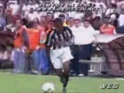 Robinho , kaka , c ronaldo , adriano , ronaldinho , henry