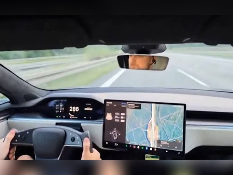 Tesla rast mit 286 km/h - dann kommt es zum crash