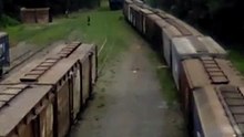 From the main track to the yard (Da principal para o pátio)