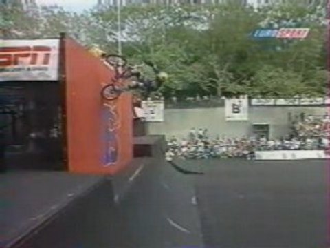 B3 New York 97 BMX street Dave Mirra run 1