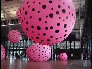 Kusama: dots obsession. Installation à La Villette