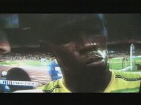 Ussain Bolt et Nelson Montfort sur une télé des années 80