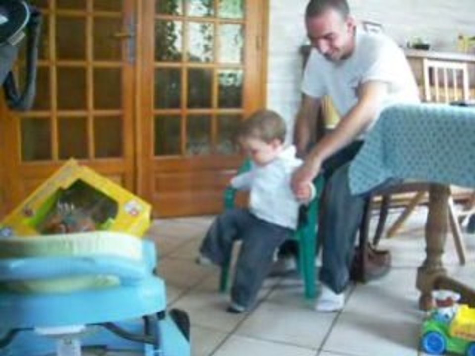 kylian et sa chaise