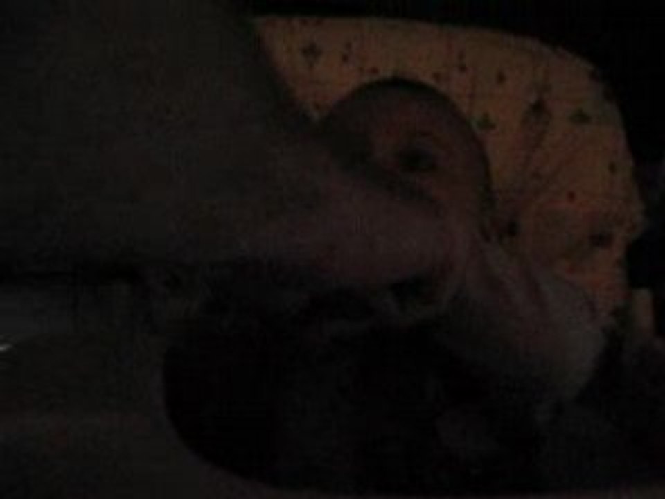 matthias parle avec le doigt de papa