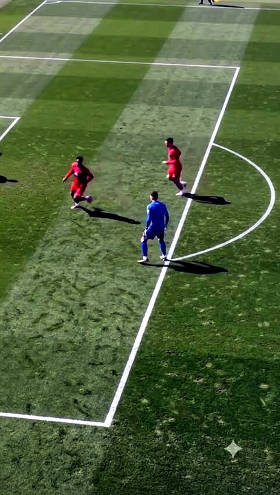 Defender_tracking_space_behind_a…_20261004170540 - video Dailymotion
