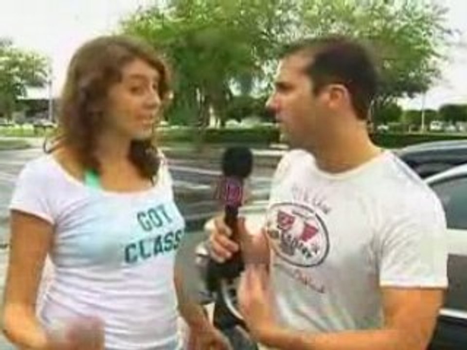 THE POLE-ITE GIRLS! On Deco Drive!