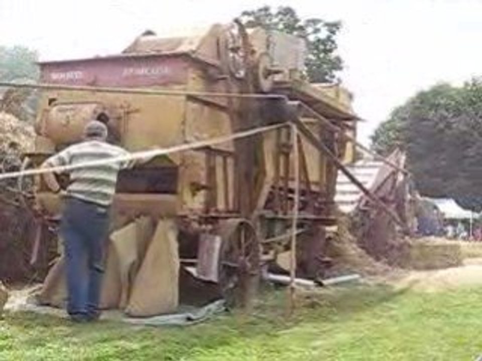 Société Francaise 551 au battage