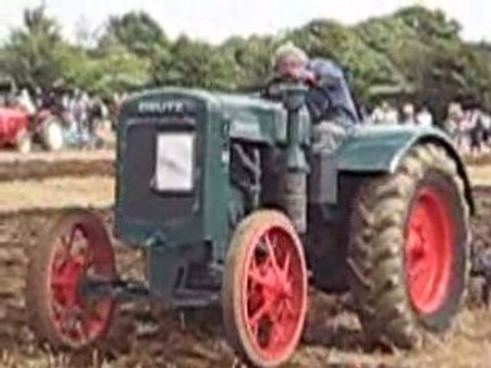 DEUTZ F2M 315 au labour